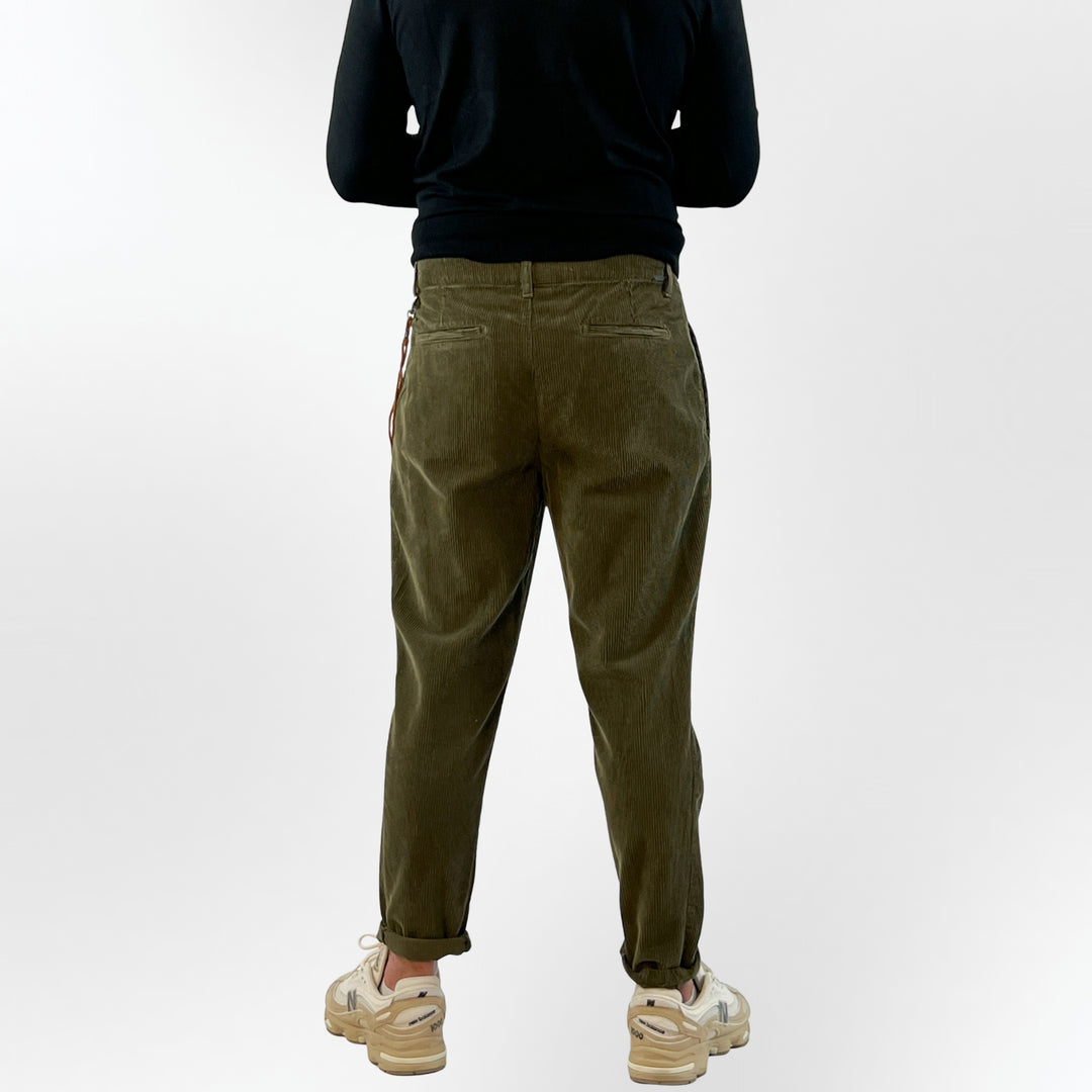Green Casual Pants with Chain